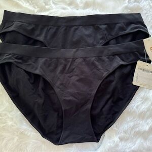 New with tags Fabletics everyday brief, size XL